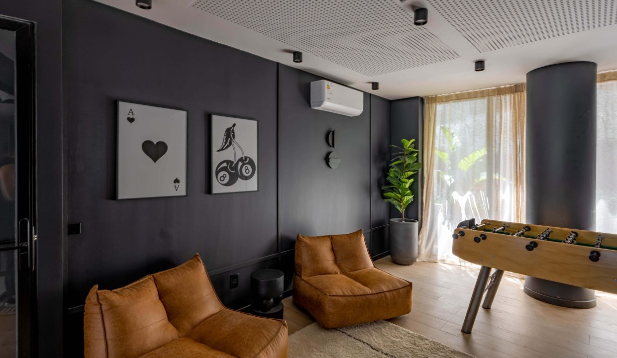 0.16196400_1761070244