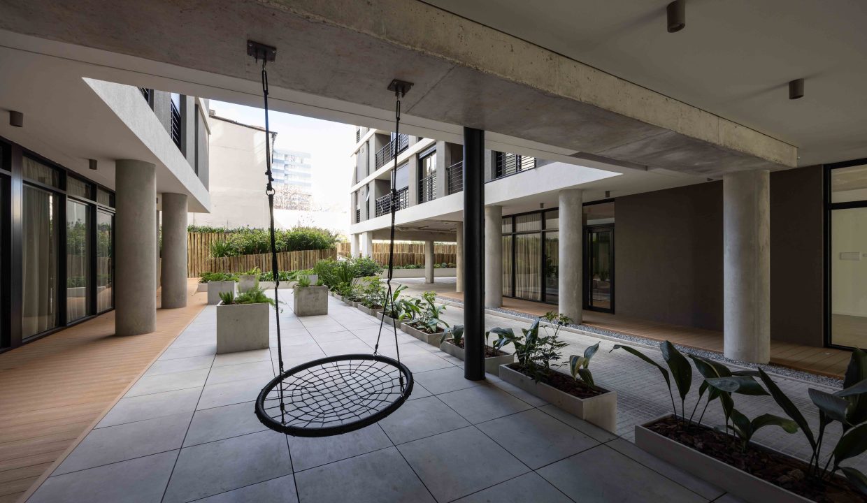 0.34177600_1695836643