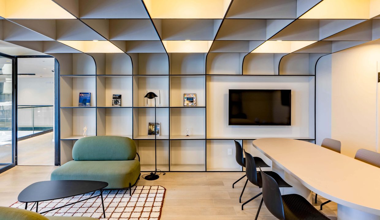 0.86583100_1761070216